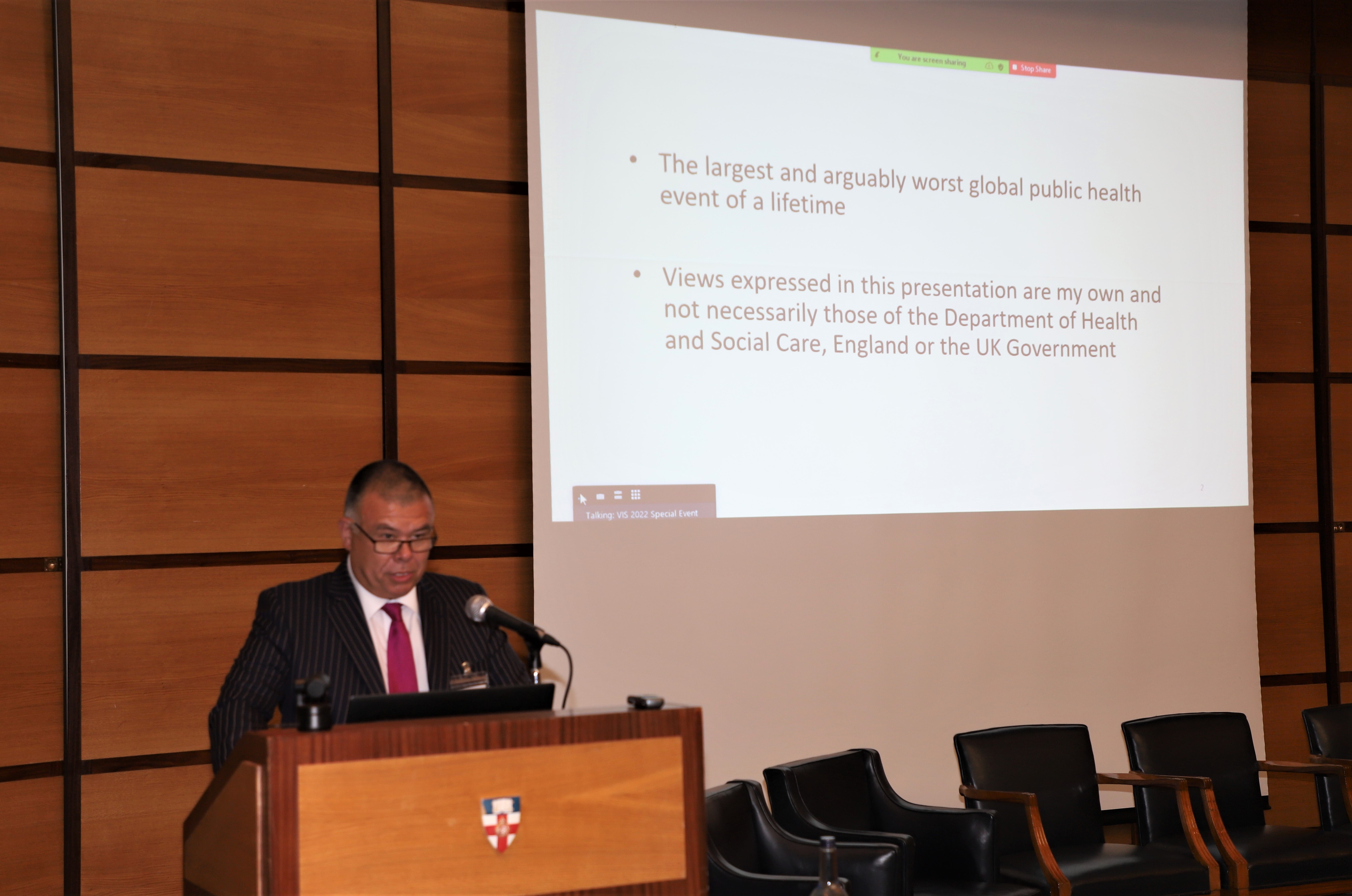 Vietnamese-British Professor becomes honorary chairman of VIS